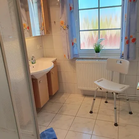 Apartment 2, Oben